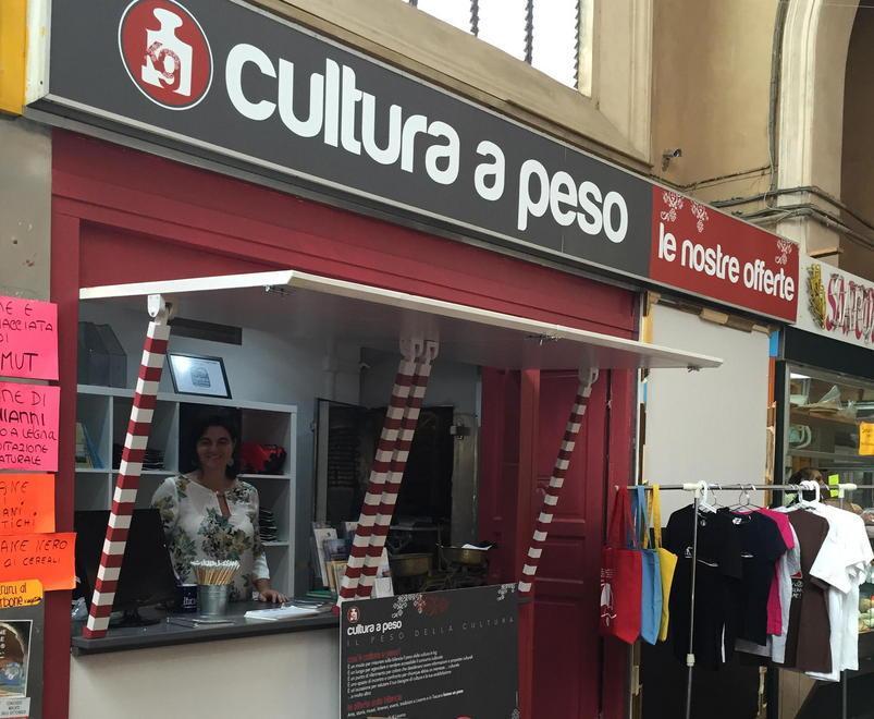 Allo stand Cultura a Peso “La piccola bottega degli artisti”