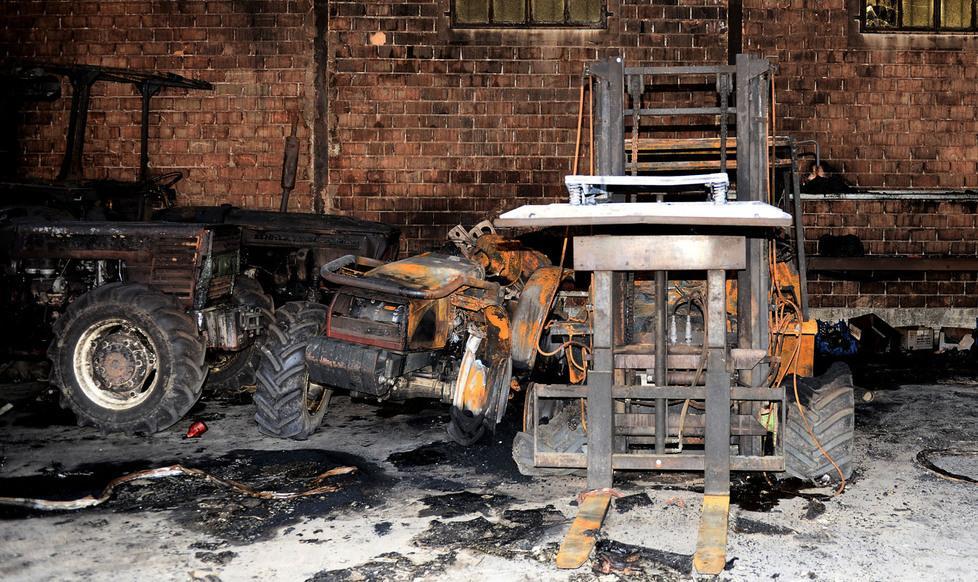 Castelfranco, deposito a fuoco: distrutti trattori per 200mila euro 
