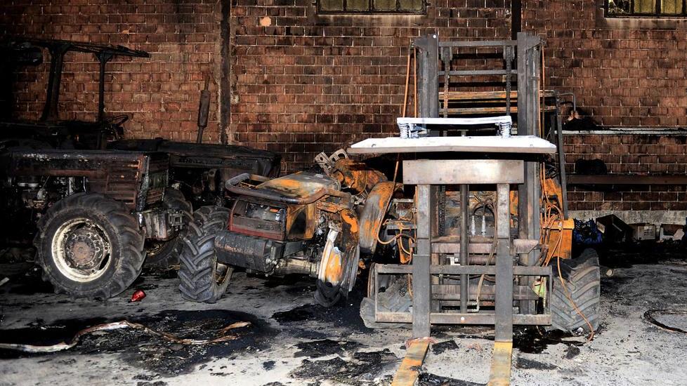 Castelfranco, deposito a fuoco: distrutti trattori per 200mila euro