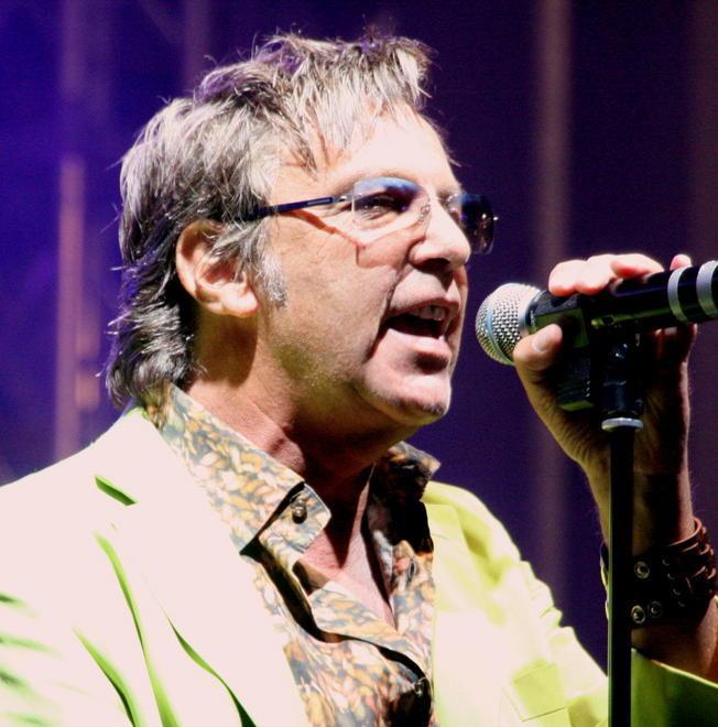 Mercatino in piazza Garibaldi e poi Alan Sorrenti in concerto