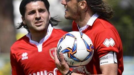 Dodici ex biancorossi contro Pincione «Deve ancora pagarci»