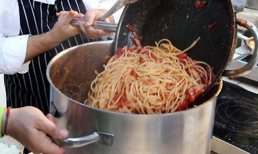 Un piatto al ristorante per donare 