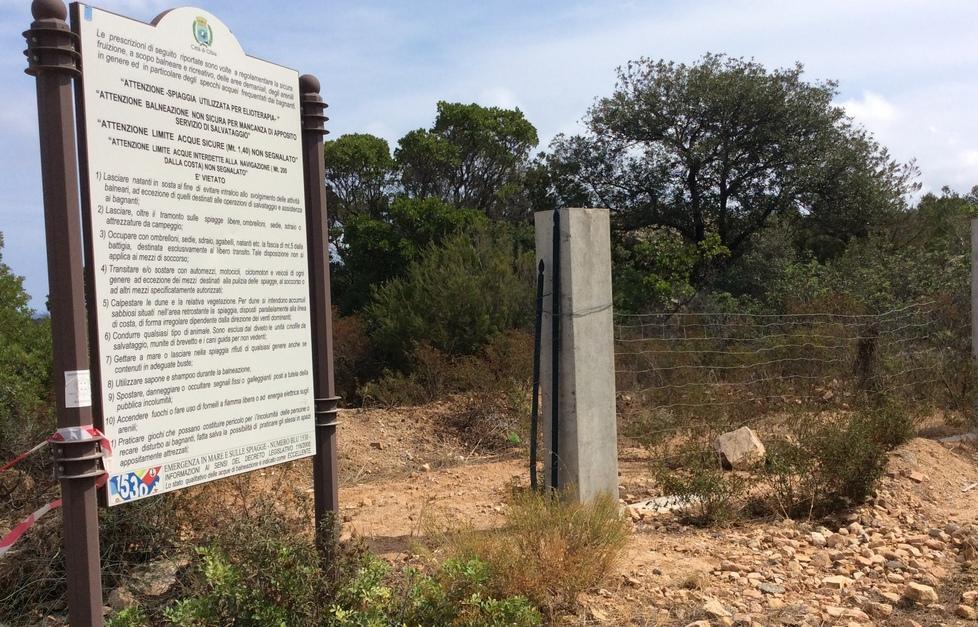 Barricate a Capo Ceraso: «Via tutte le recinzioni» 