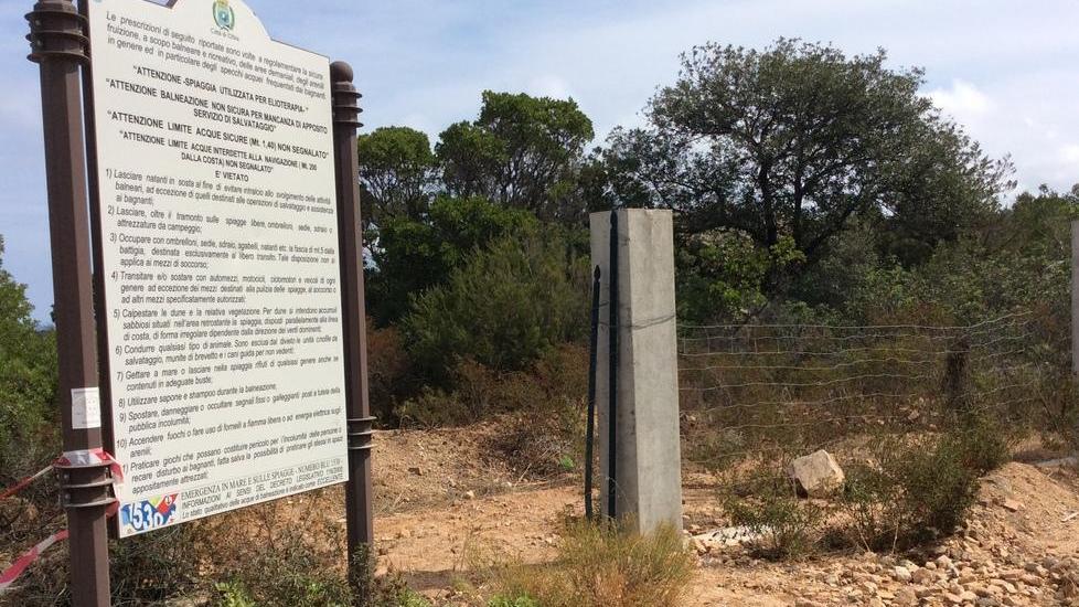 Barricate a Capo Ceraso: «Via tutte le recinzioni» 