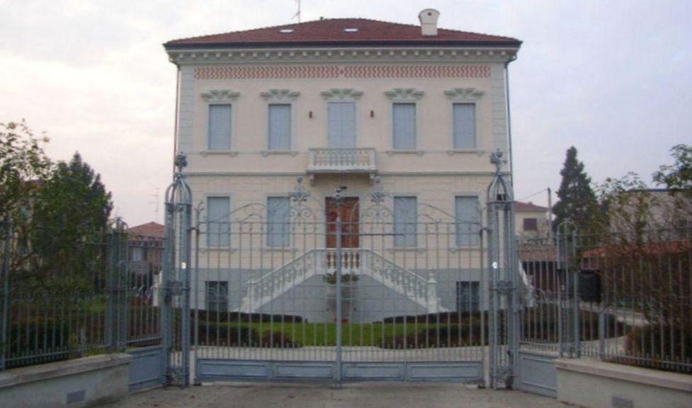 Tentato furto notturno nella villa degli Artoni 