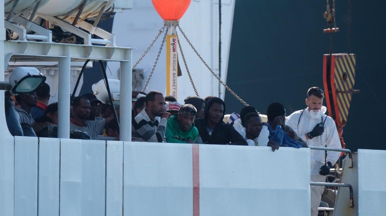 I migranti sulla nave Dattilo (foto Rosas)