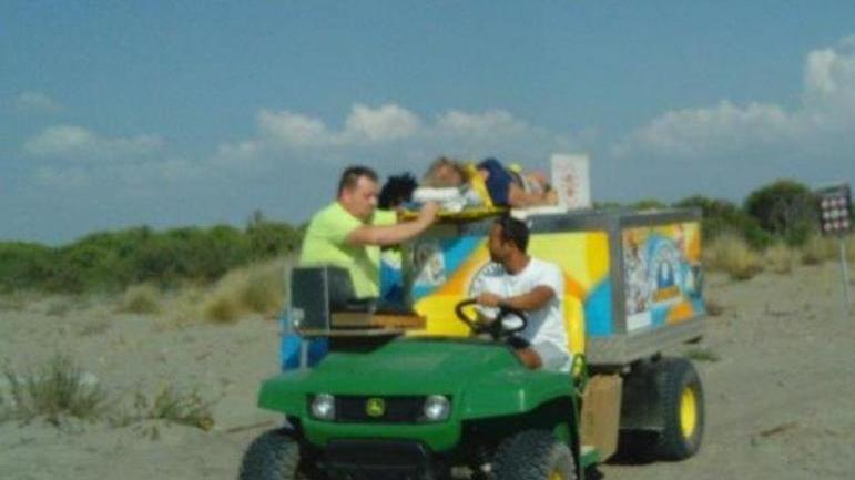 Il carretto dei gelati parte per il suo insolito viaggio di soccorso