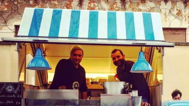 «Giù le mani dagli apini dello street food»