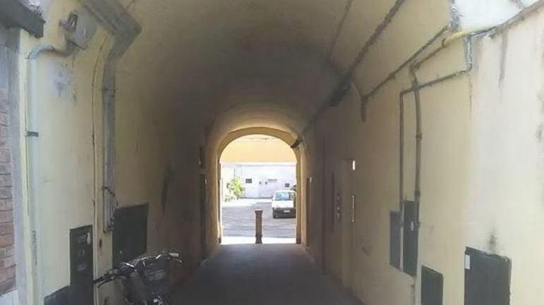 «Il Comune qui non pulisce» Un cartello e l’ira del sindaco