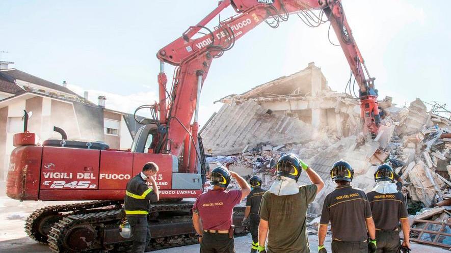 Terremoto, continua la raccolta fondi