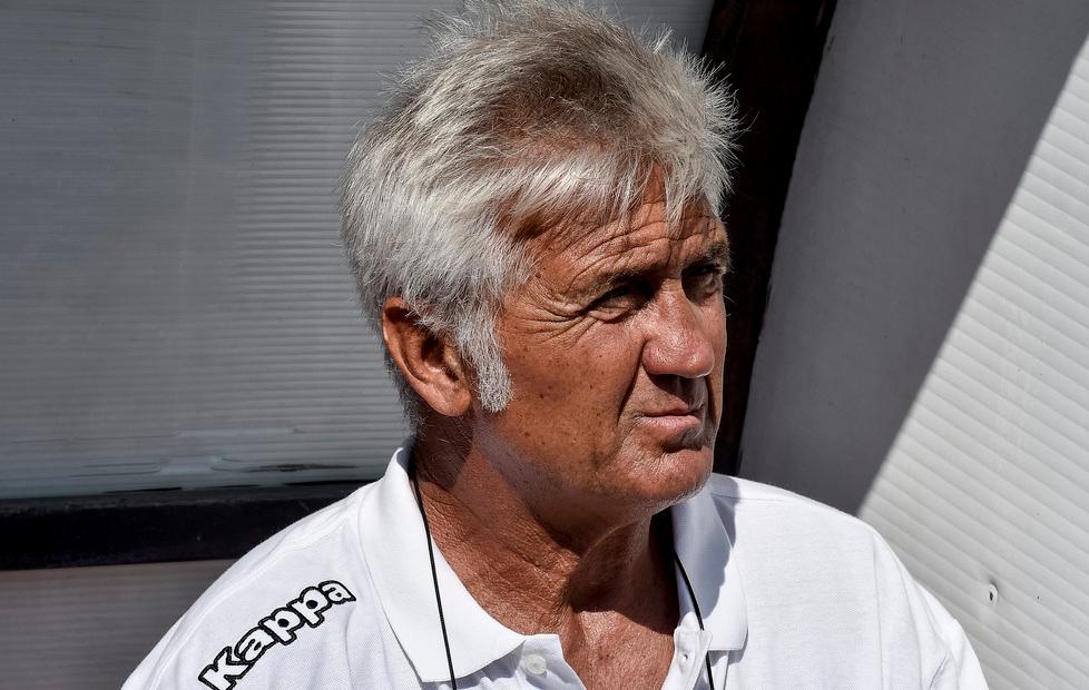 Mister Bacci cerca di isolare i suoi ragazzi 