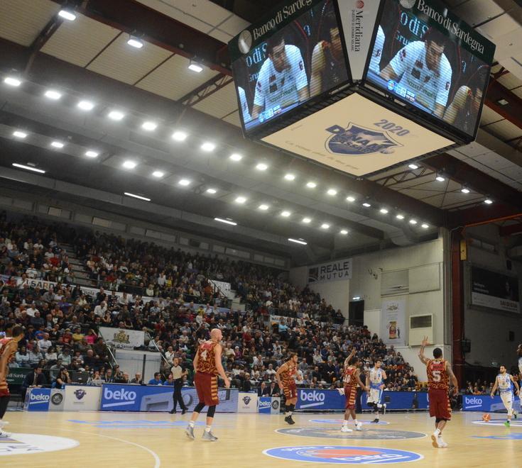 «Palazzetto, troppi i dubbi sulla capienza e i lavori» 