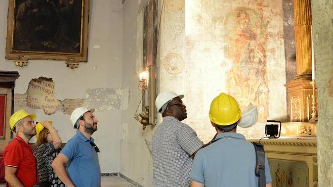 Si punta al restauro degli affreschi