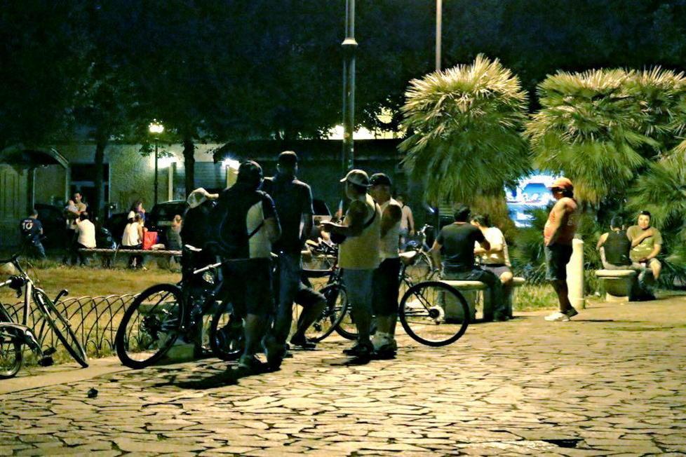Rissa con coltelli in piazza Garibaldi: tre denunciati 