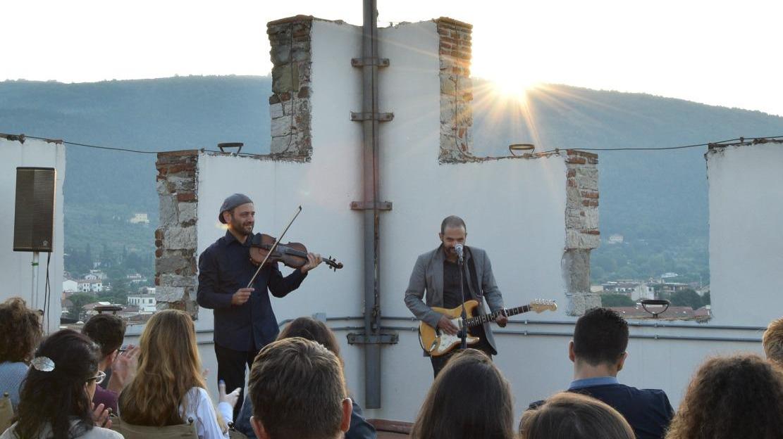 Il concerto sul terrazzo di Palazzo Pretorio al sorgere del sole