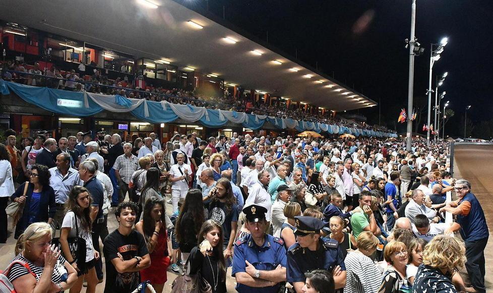 Sesana, ultima notturna e basket in vetrina 
