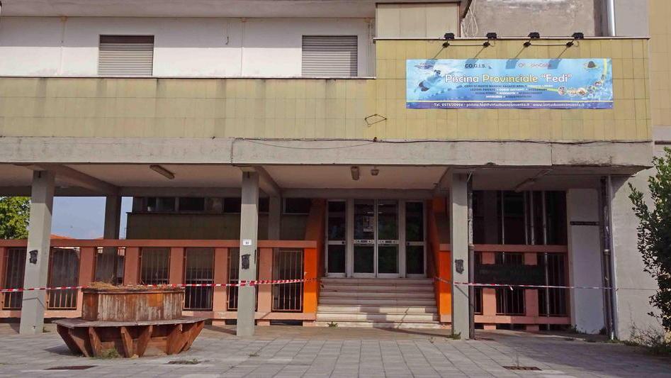 L'ingresso dell'impianto Fedi transennato dai vigili del fuoco (foto Gori)