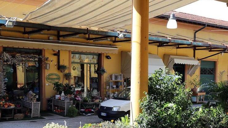 Un negozio del mercato coperto di Montecatini (foto Nucci)