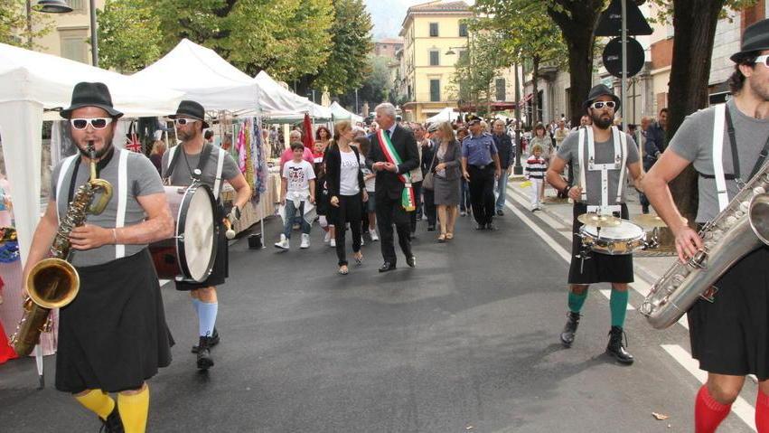 Mercatino e motoraduno due giorni di festa in città