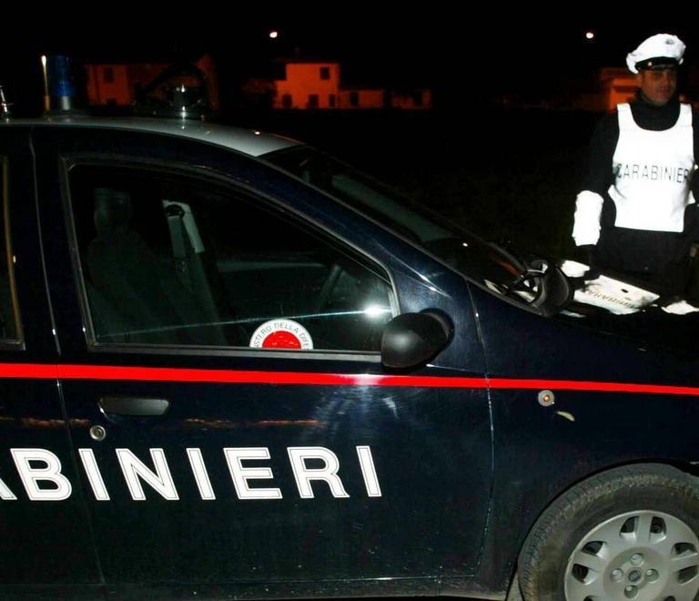 Auto in fuga tenta di investirlo Un carabiniere spara in aria 