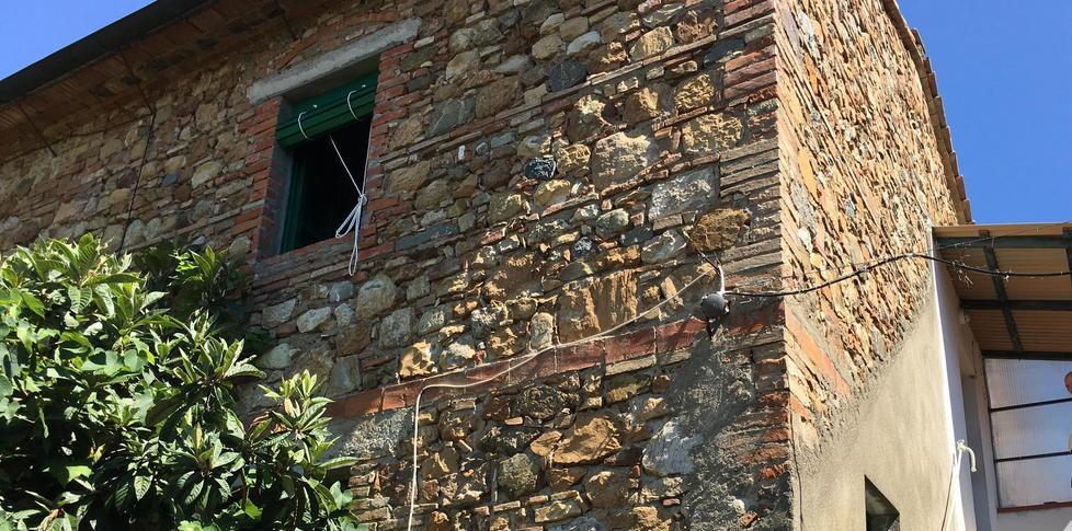 Rapinati in casa da tre banditi 