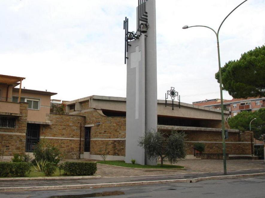 L’Addolorata si raccoglie nella preghiera a Maria