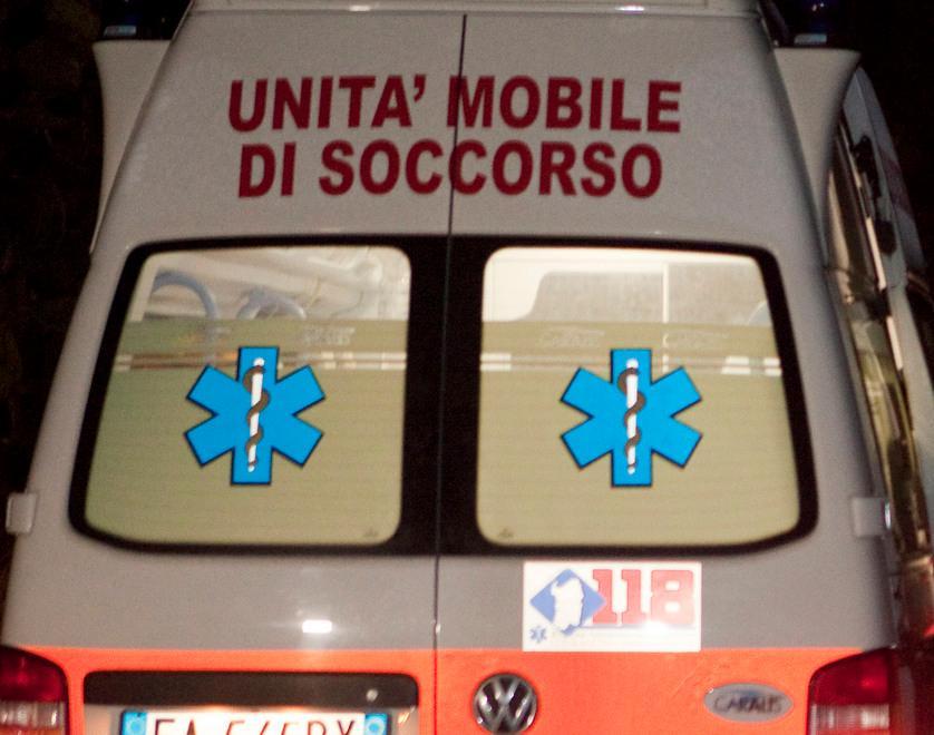 Scontro fra auto e scooter due minorenni in ospedale
