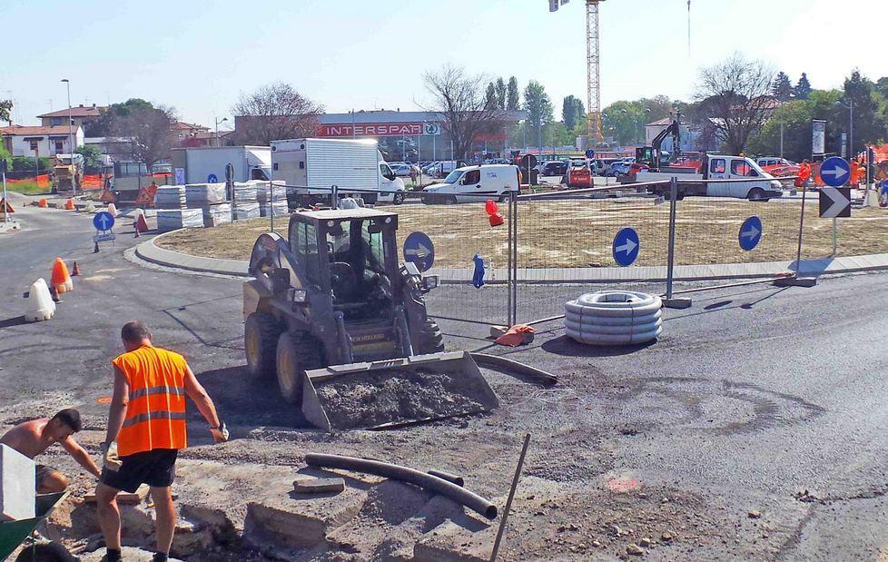 La rotatoria di via Pomposa aprirà in tempo 