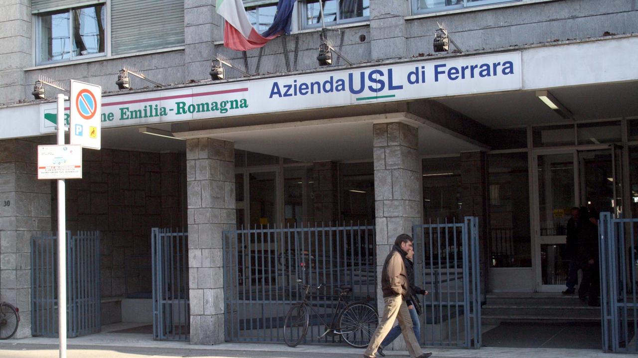 La sede dell'azienda Asl di Ferrara in via Cassoli