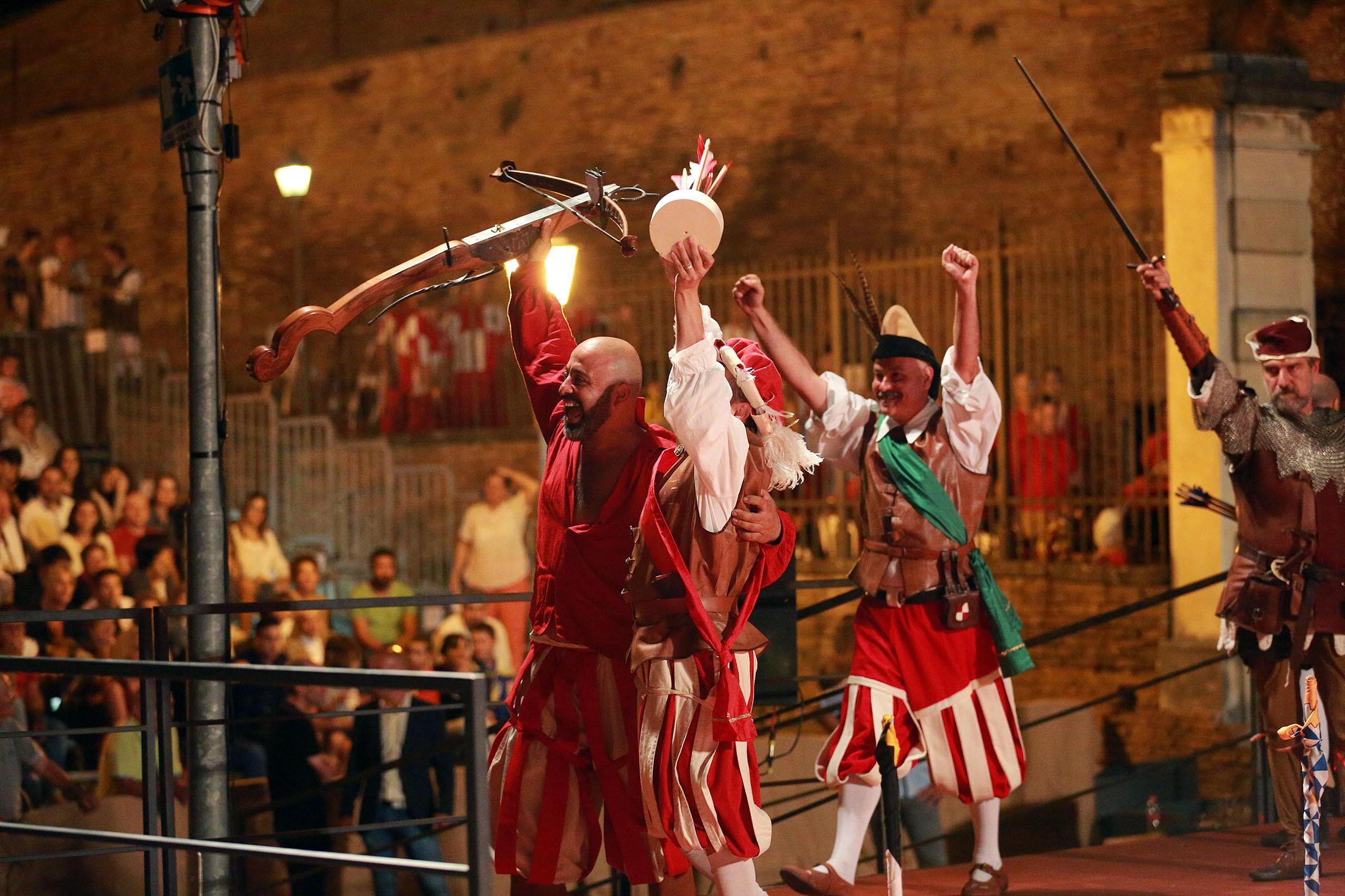 Porta al Palagio vince il Palio del Cerro