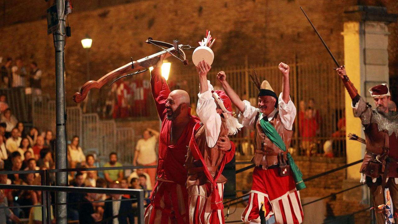 Porta al Palagio vince il Palio del Cerro