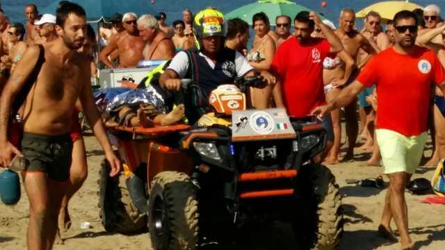 Malore durante l'esercitazione, soccorsa sulla spiaggia