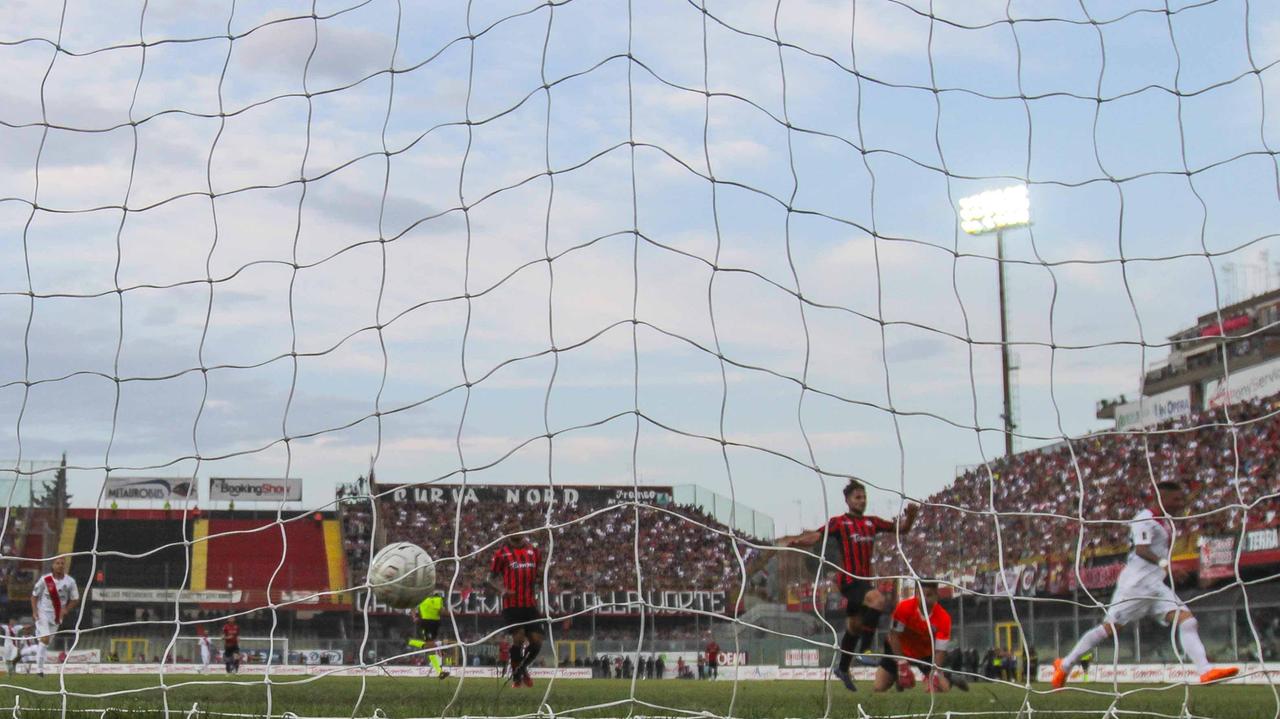 Il gol di Eusepi a Foggia