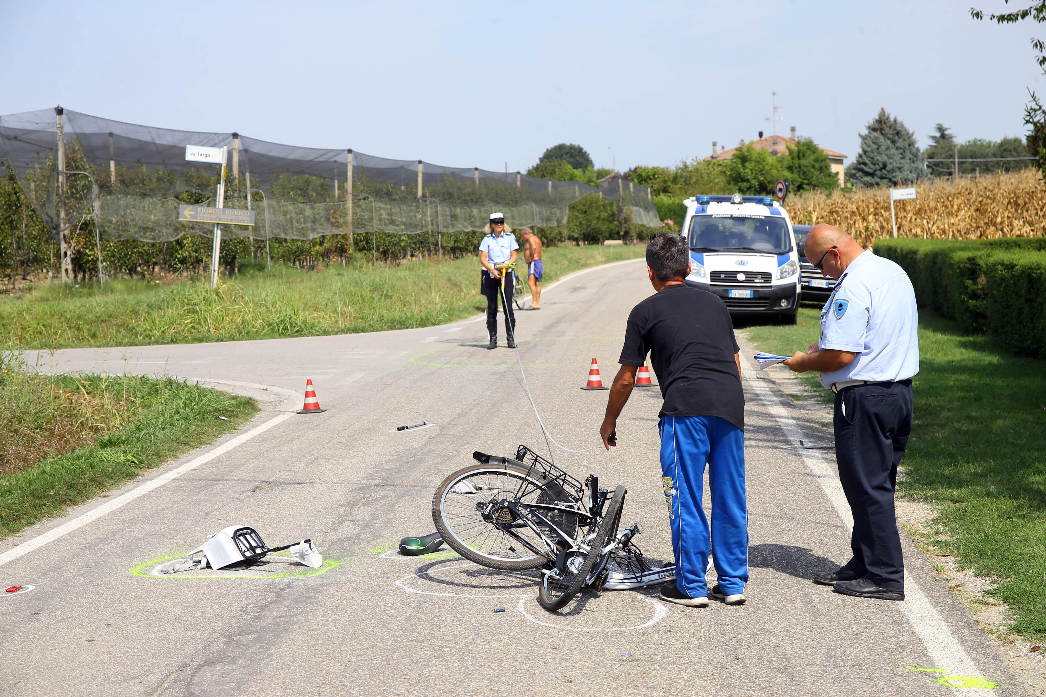 Scontro tra auto e bici. Gravissimo un bambino 