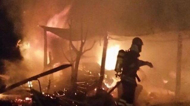 Incendio distrugge annesso agricolo
