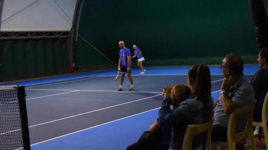 Applausi per la 24 ore di tennis e solidarietà al Tc Ponsacco