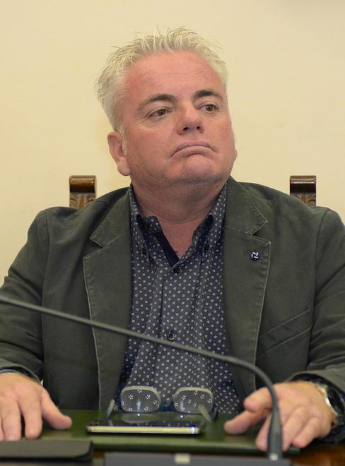 Tappati in casa per colpa della puzza 