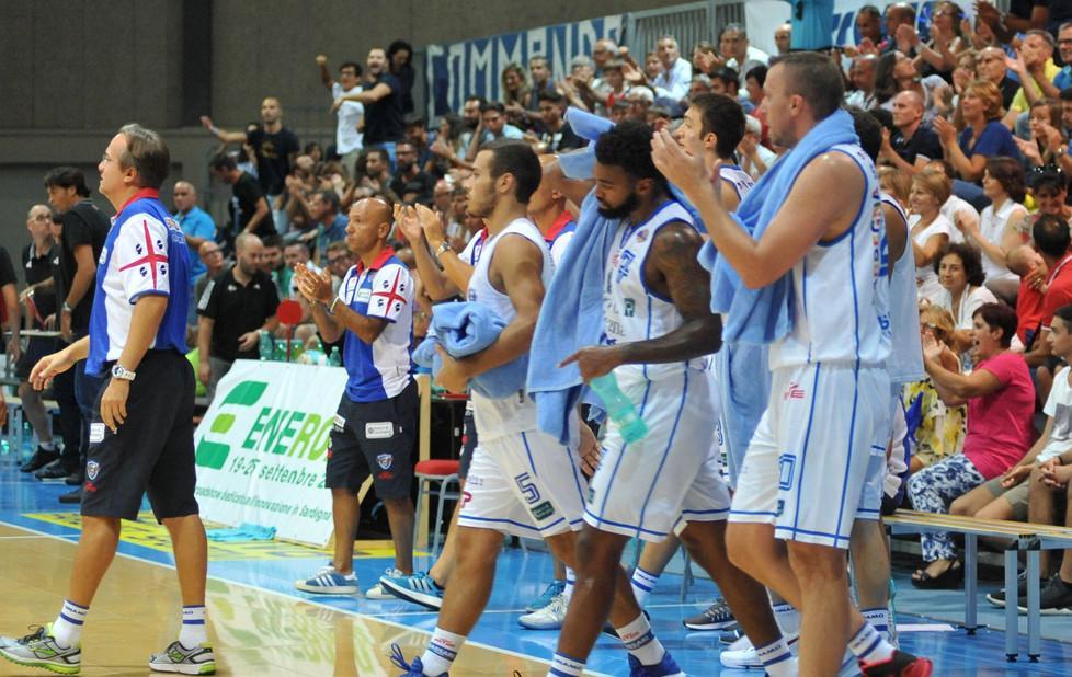 Basket, PalaSerradimigni sold out: corsa al ritiro degli abbonamenti 