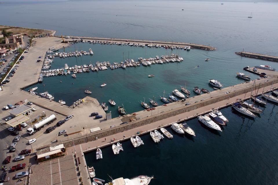 Carloforte, finisce a pugni la lite per il posto barca: un uomo all'ospedale 