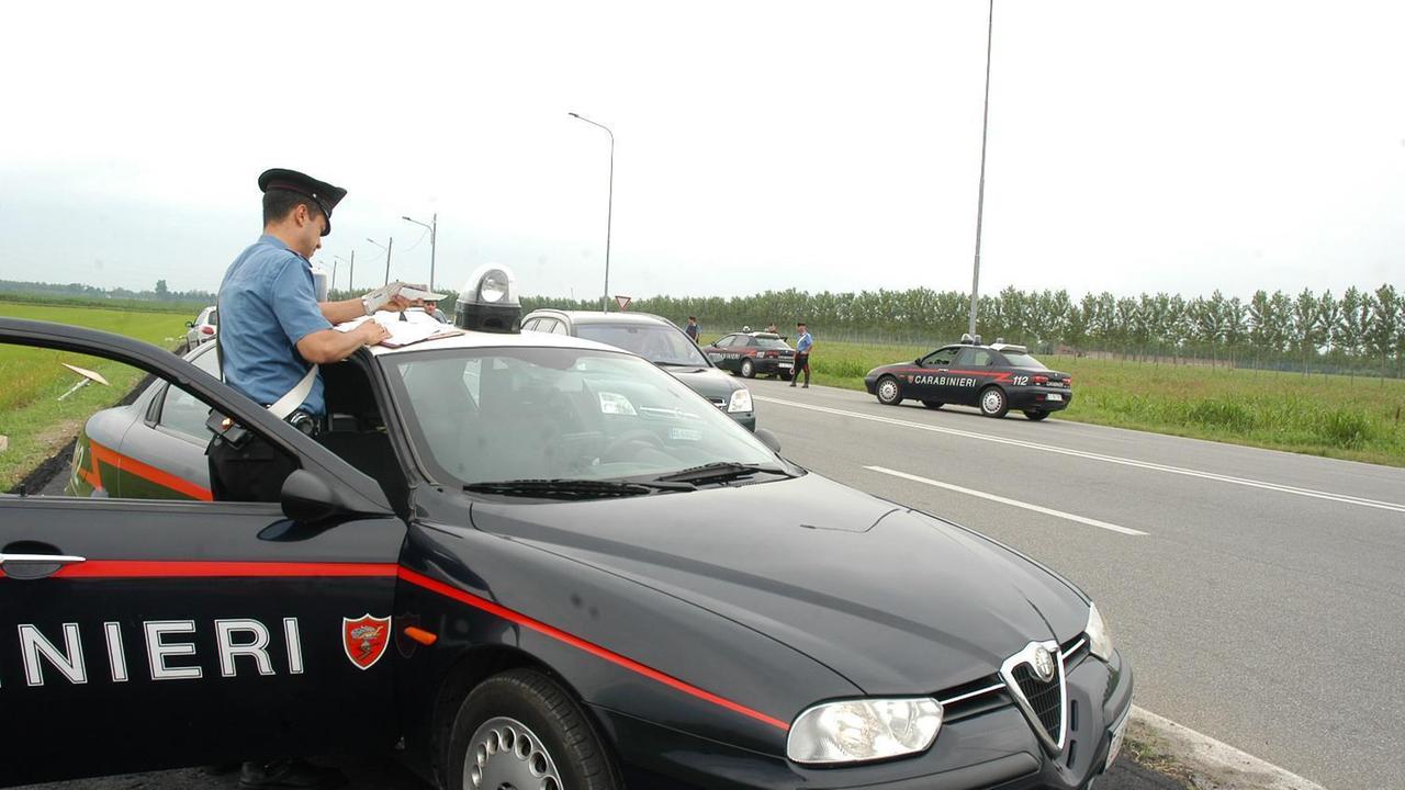 Donna delle pulizie "alleggerisce" il bancomat della padrona di casa