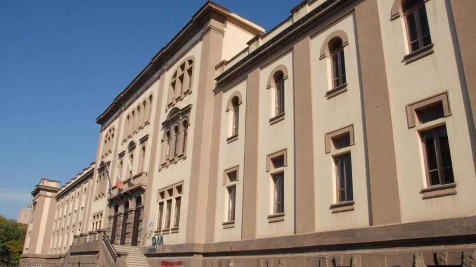 Sassari, violato il sito dell’Azuni: online i dati degli studenti