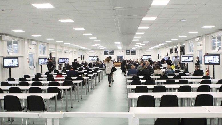 Beni sequestati alle mafie, il Pd: «Case ai profughi»