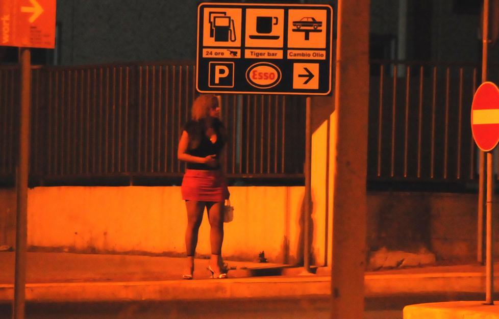 Sassari, tenta di rapinare una prostituta: ventenne in manette 