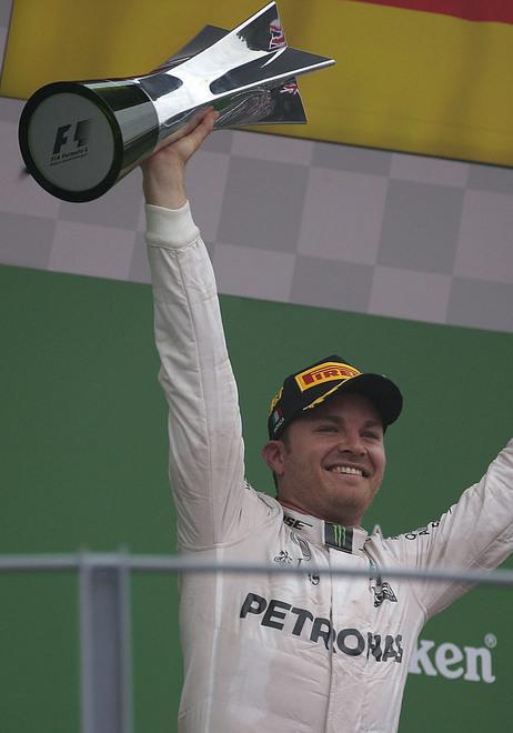 Rosberg trionfa davanti a Hamilton Vettel sul podio 