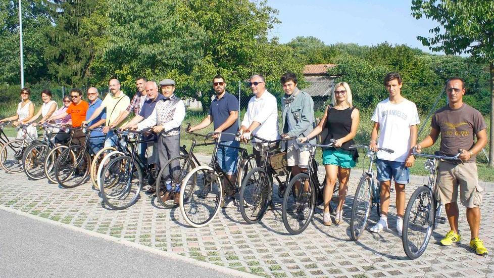 In sella alle bici d’epoca, da oltre 100 anni sulle strade