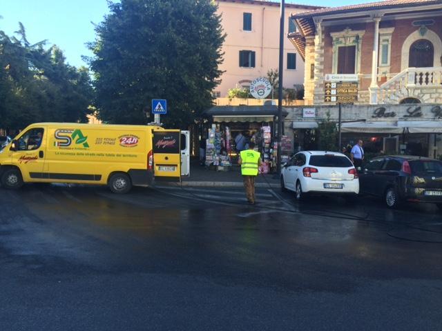 Sversamento in piazza della Vasca