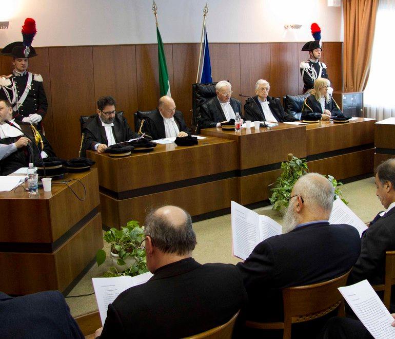 Condannato a pagare il prof molestatore 
