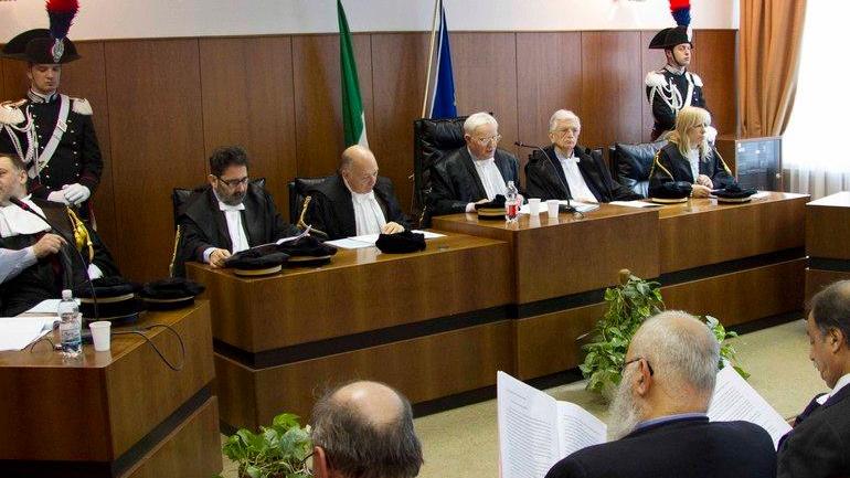 Condannato a pagare il prof molestatore