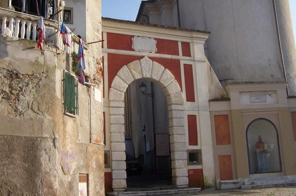 Il teatro torna in strada