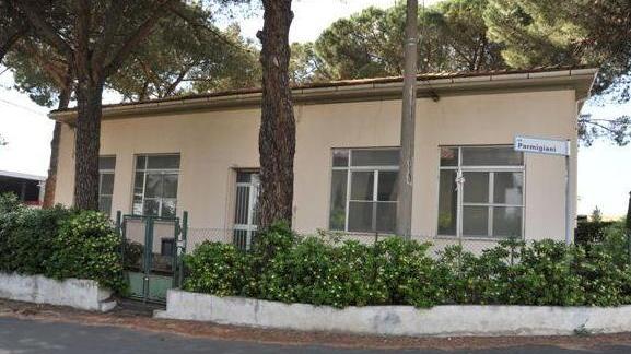 L'ex caserma dei pompieri in via Parmigiani a Cecina